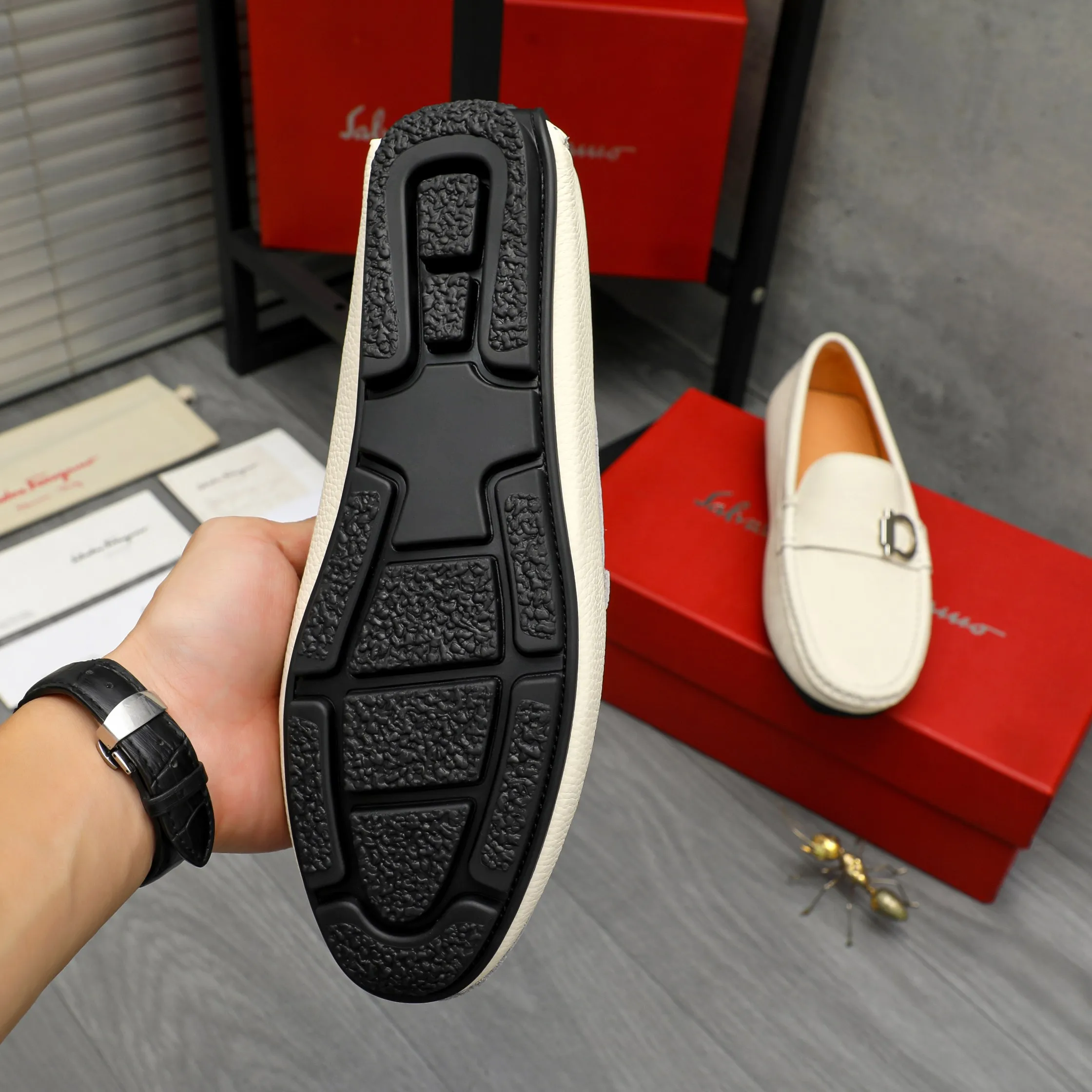 Men's shoes 💰380 Product trademark: Ferragamo "Ferragamo" casual slip-on shoes Regular size: 38-45 (45 is custom-made and non-returnable) Product materials: Selected high-quality pebbled cowhide upper, pigskin lining, rubber outsole